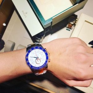 Following me  / From website dodoluxury /Search it